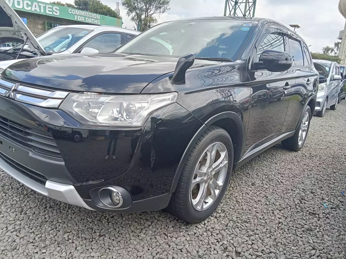 Mitsubishi Outlander GLX   - 2015