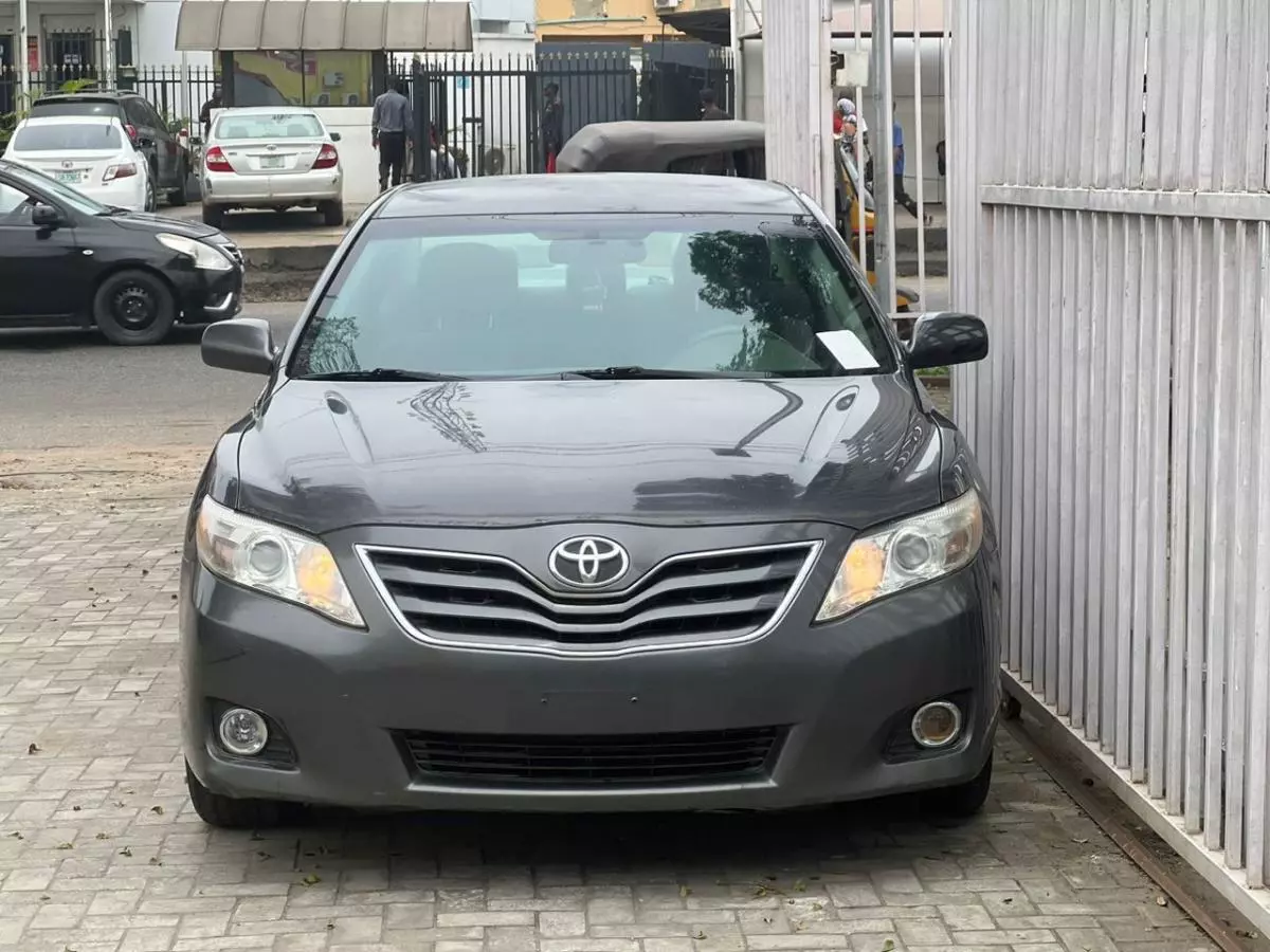 Toyota Camry   - 2011