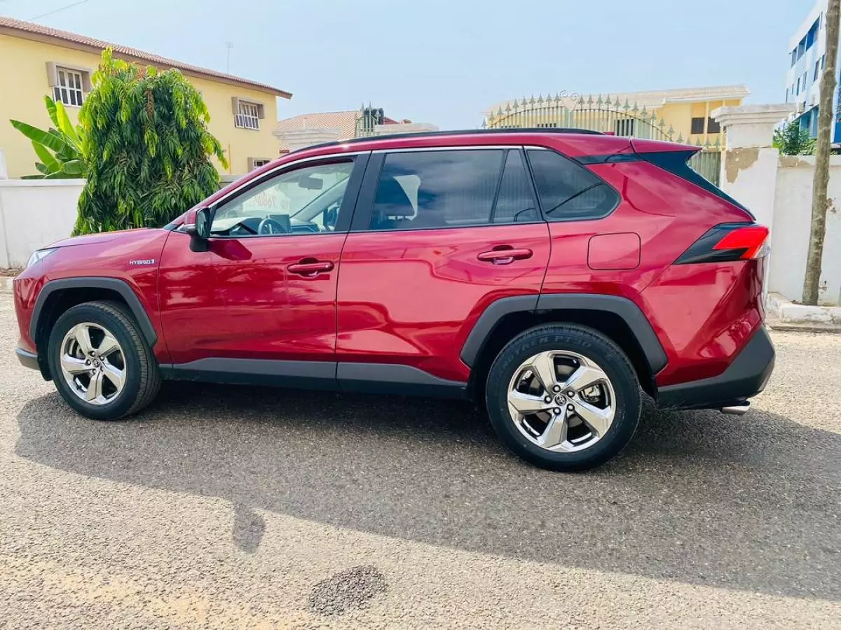 Toyota RAV 4   - 2019