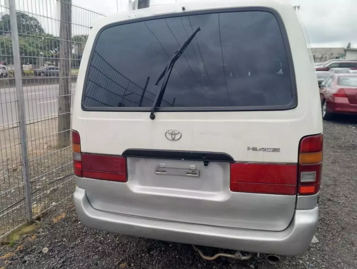 Toyota Hiace   - 2004