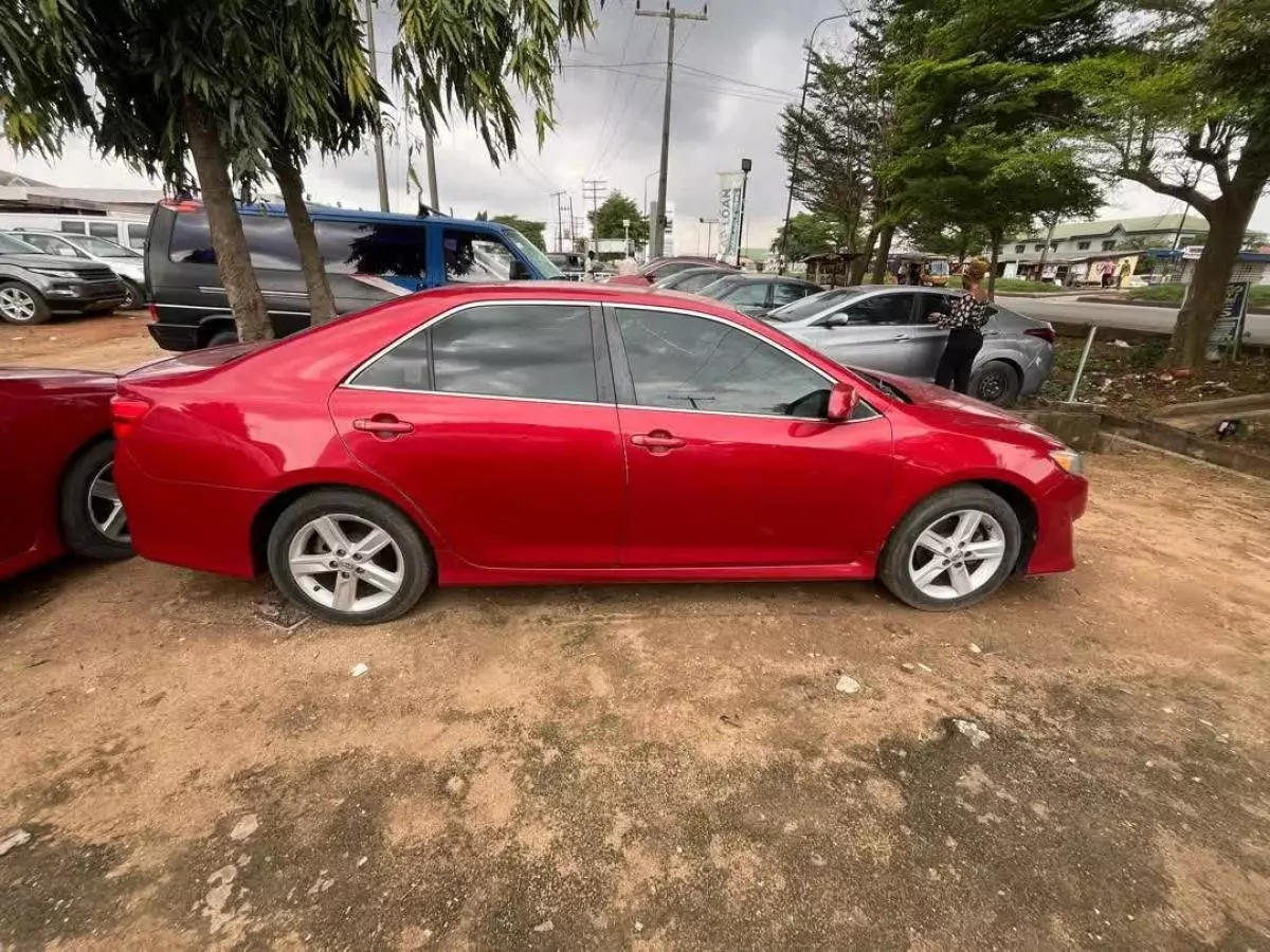 Toyota Camry   - 2013