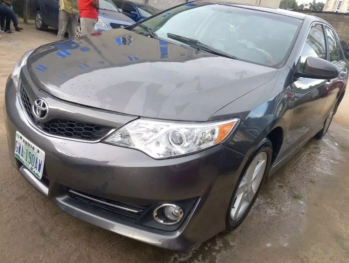 Toyota Camry   - 2012