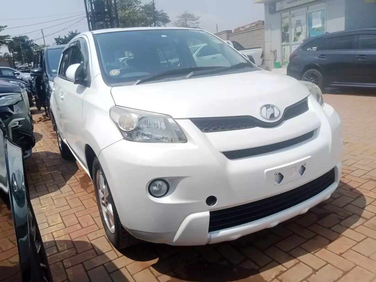 Toyota Ist    - 2011