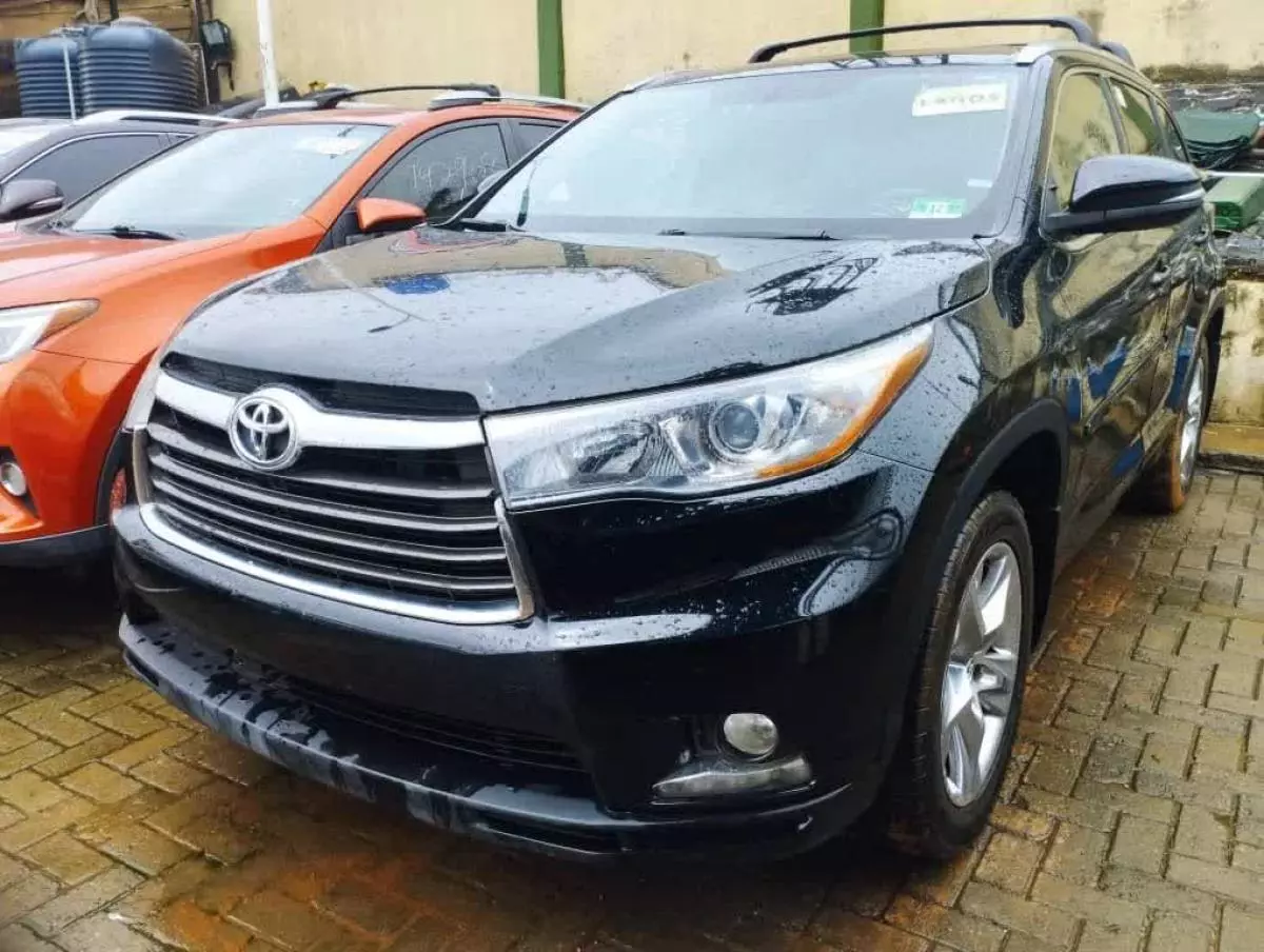 Toyota Highlander   - 2015