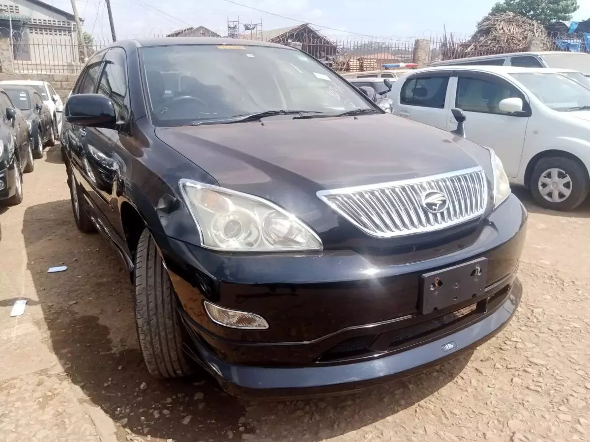 Toyota Harrier   - 2016