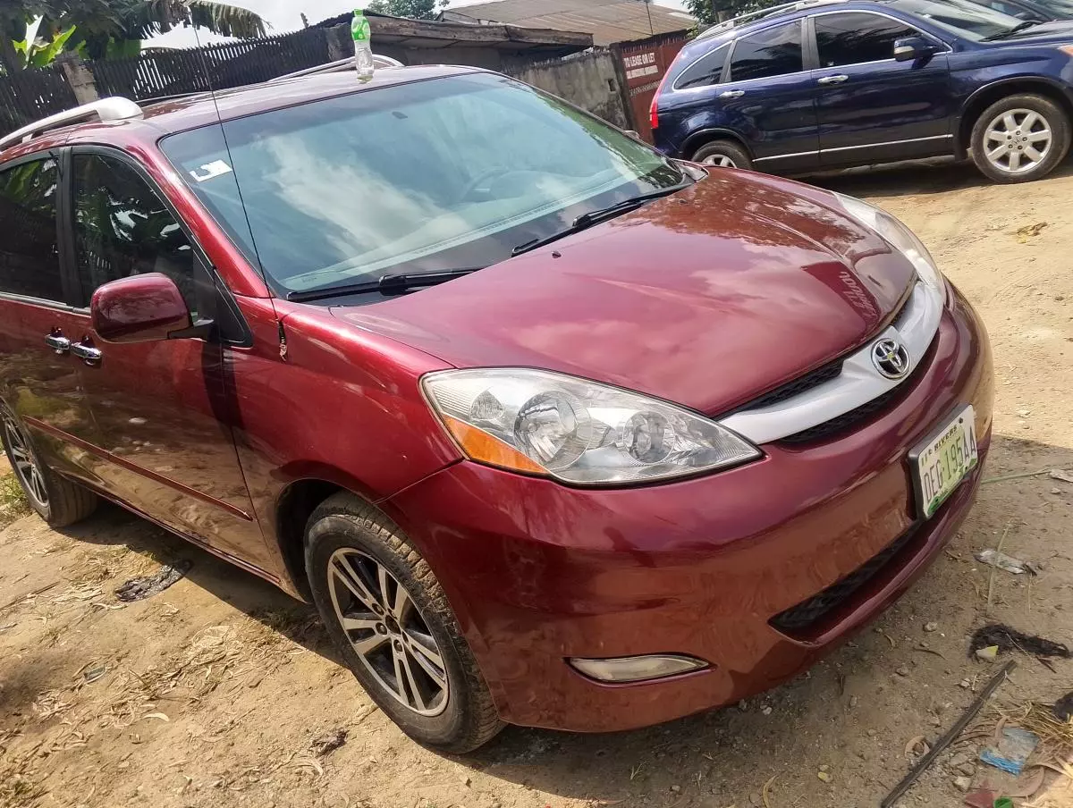 Toyota Sienna   - 2008