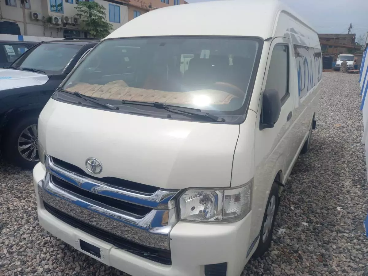 Toyota Hiace   - 2016