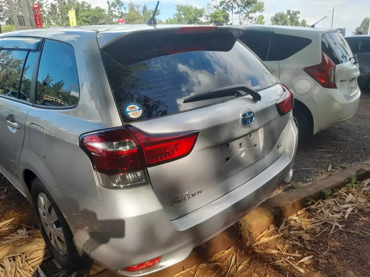 Toyota Fielder hybrid    - 2016