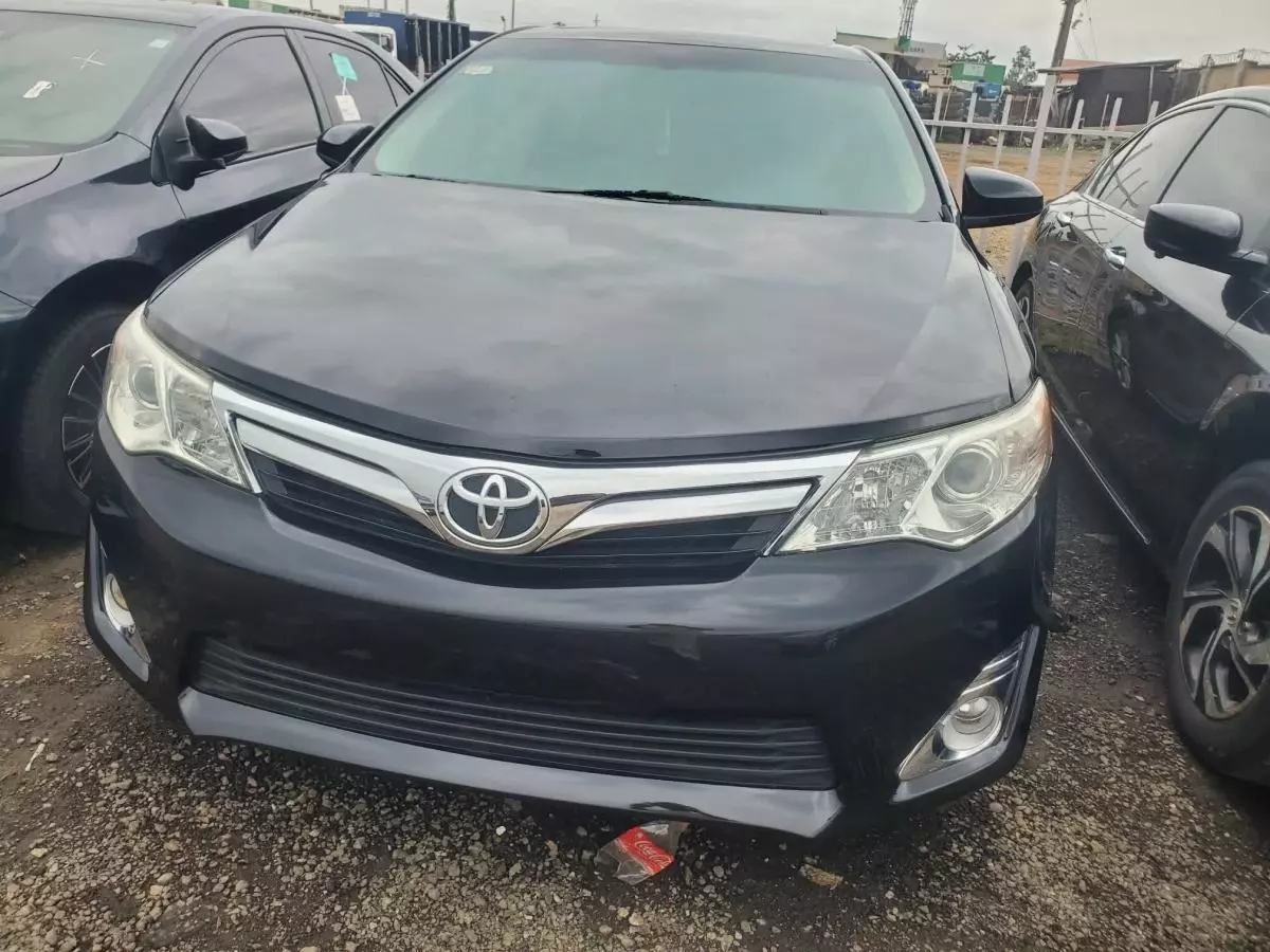 Toyota Camry   - 2014