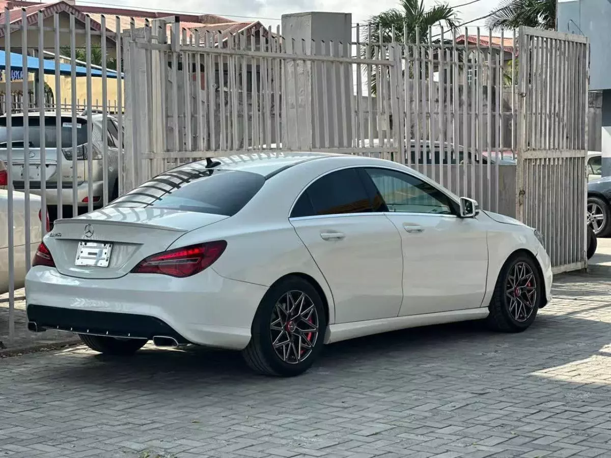 Mercedes-Benz CLA 220   - 2015