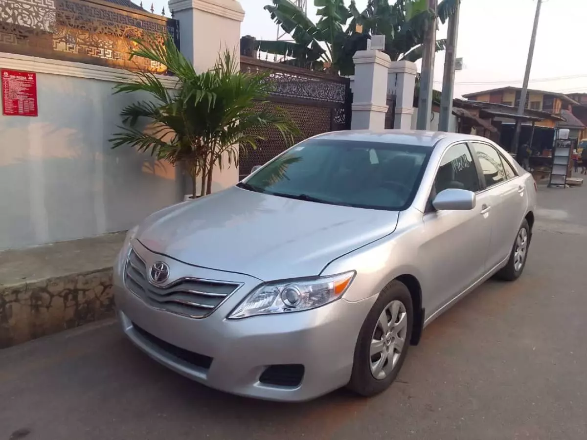 Toyota Camry   - 2010