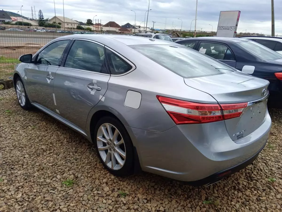 Toyota Avalon - 2015