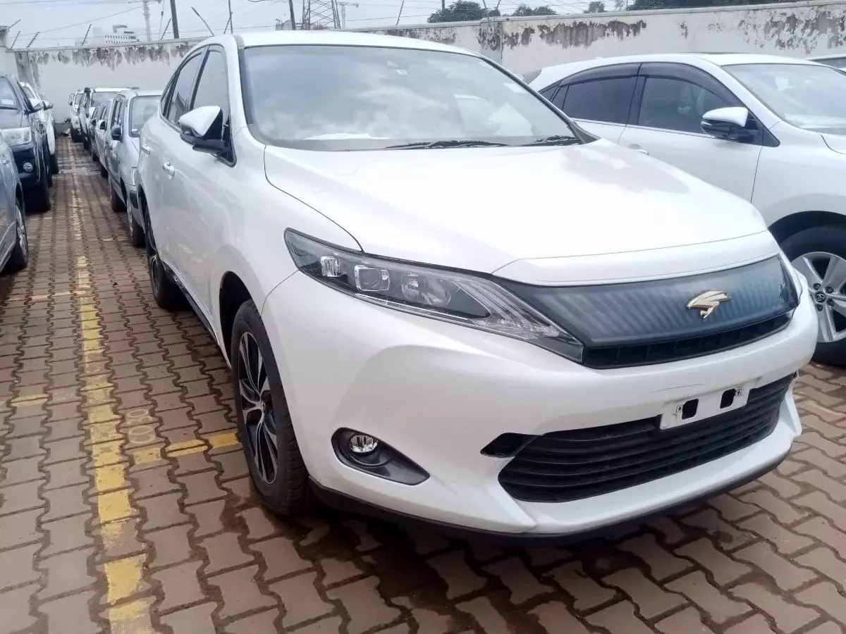 Toyota Harrier   - 2014