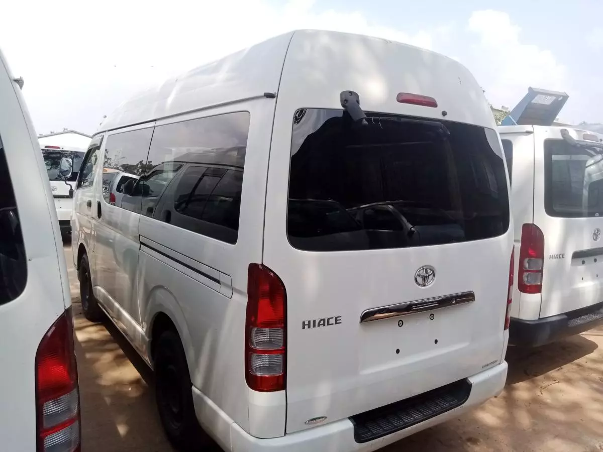 Toyota Hiace   - 2012