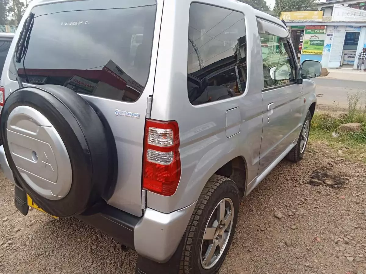 Mitsubishi Pajero Mini    - 2013