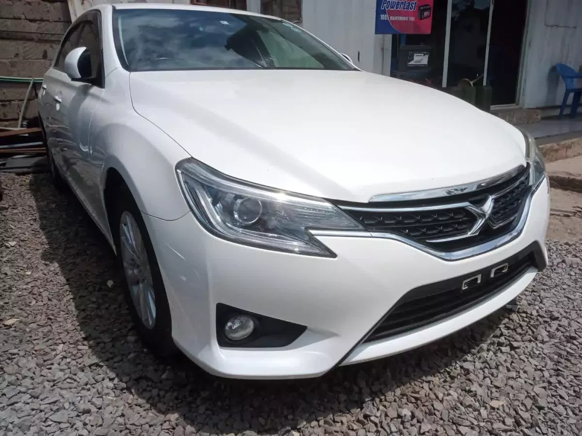 Toyota Mark X - 2015
