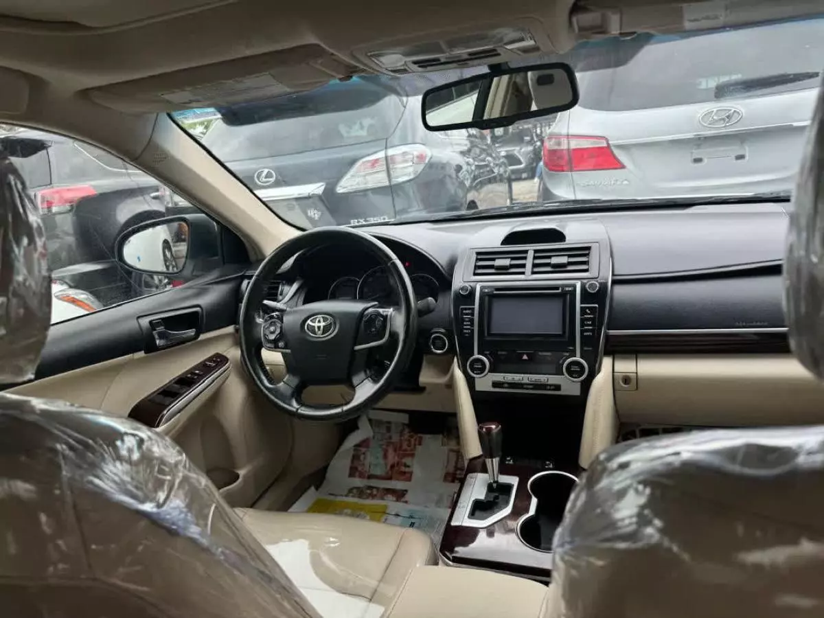 Toyota Camry   - 2012