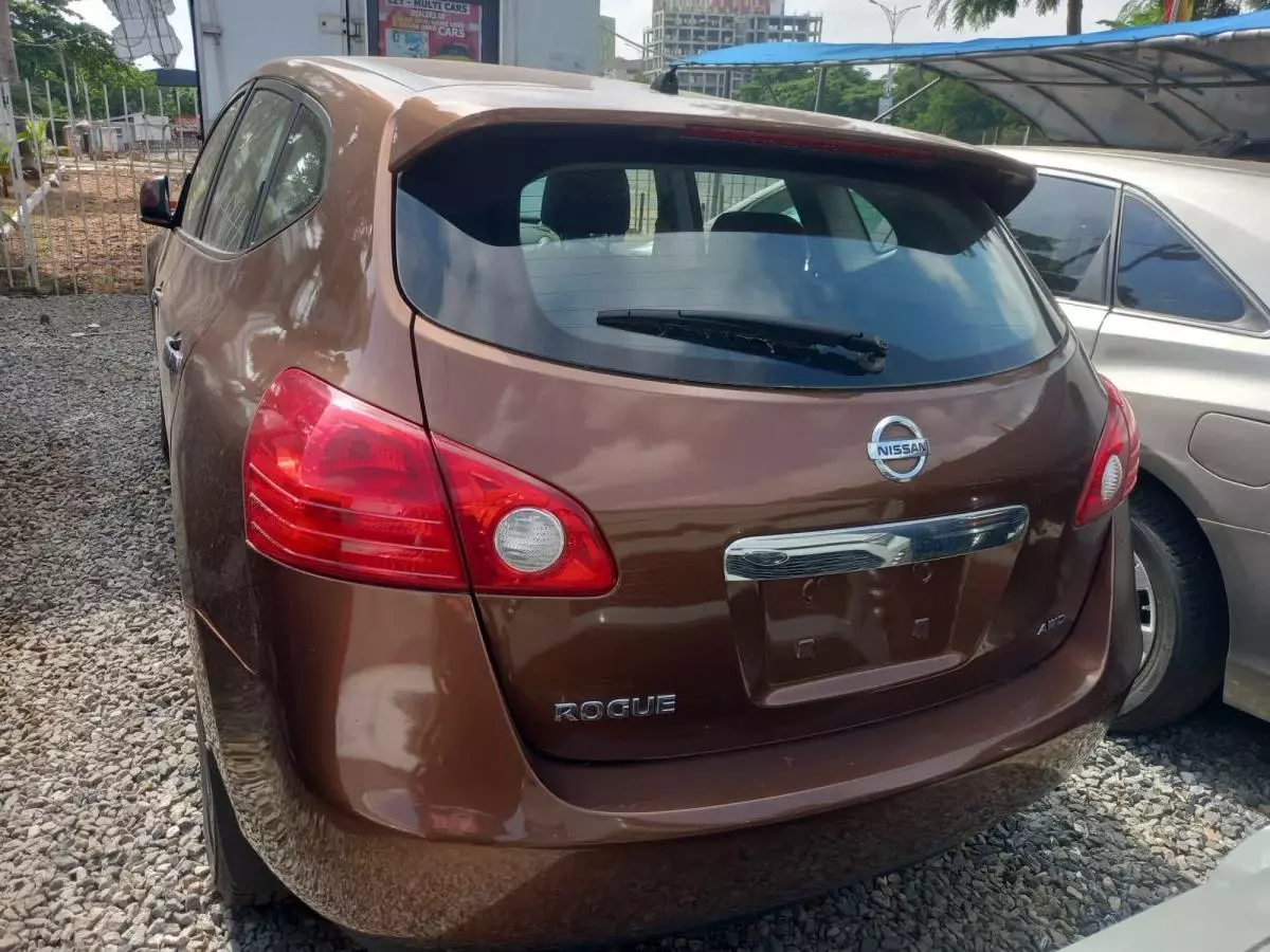 Nissan Rogue   - 2010