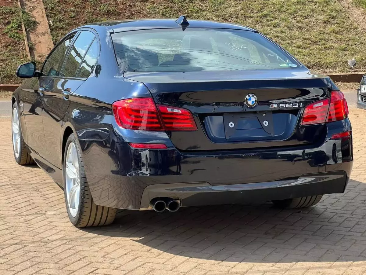 BMW 523I - 2016