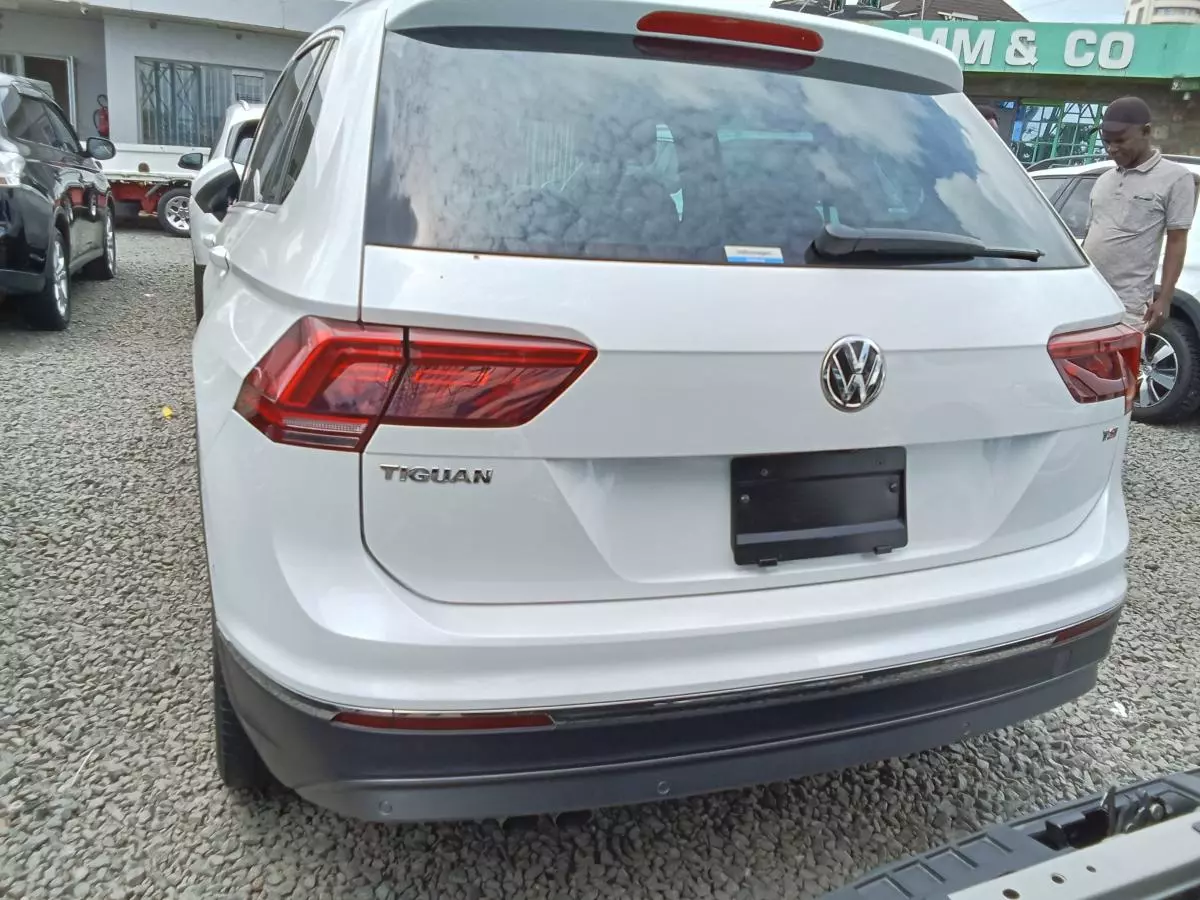 Volkswagen Tiguan   - 2017