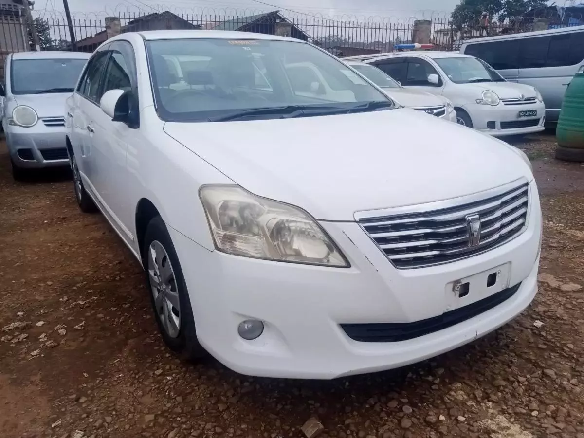 Toyota Premio    - 2010