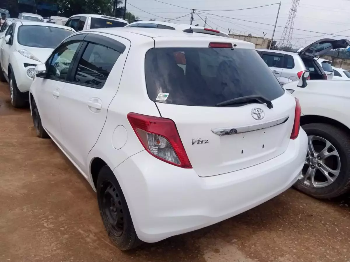 Toyota Vitz   - 2013