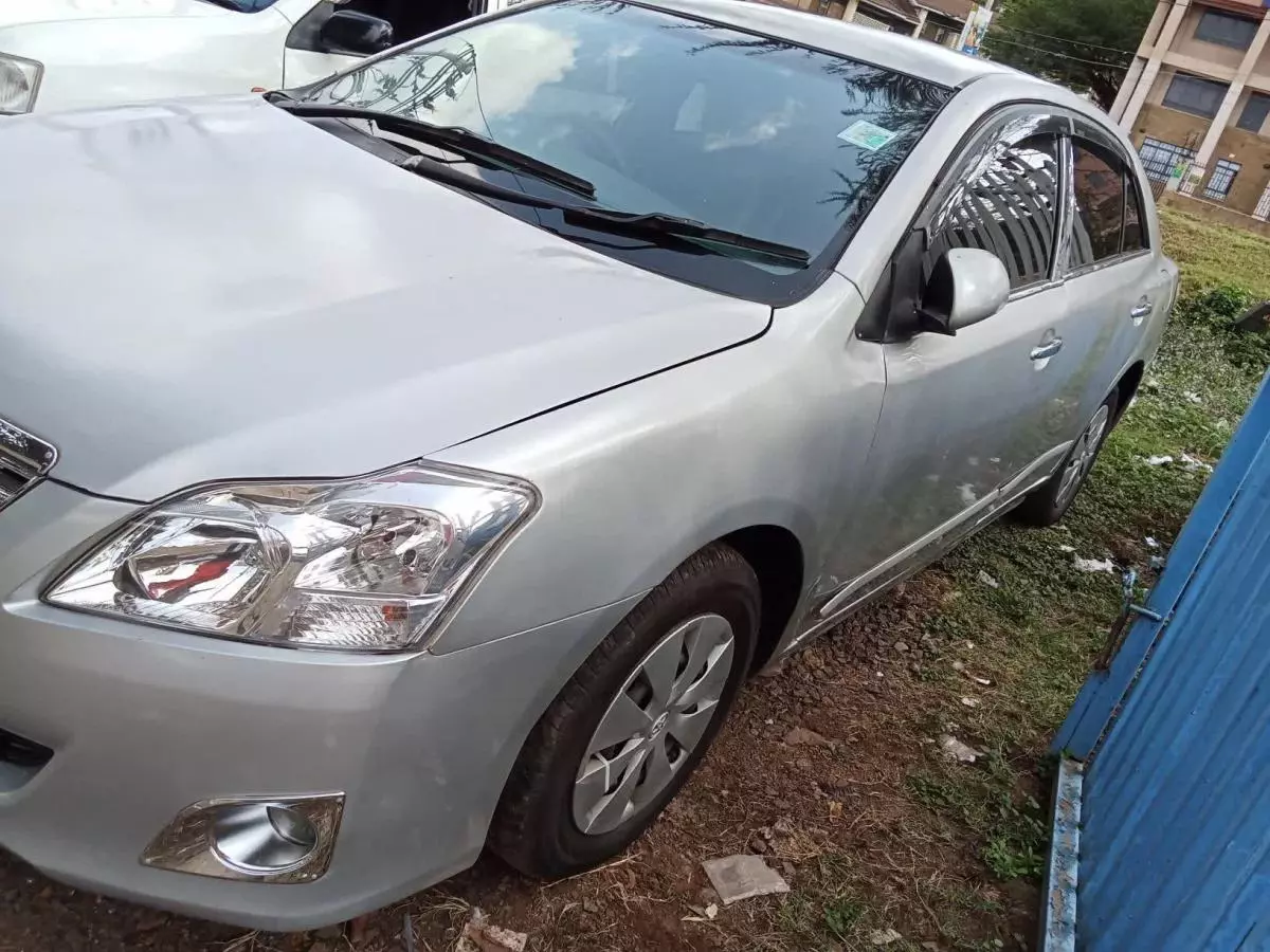 Toyota Premio    - 2010