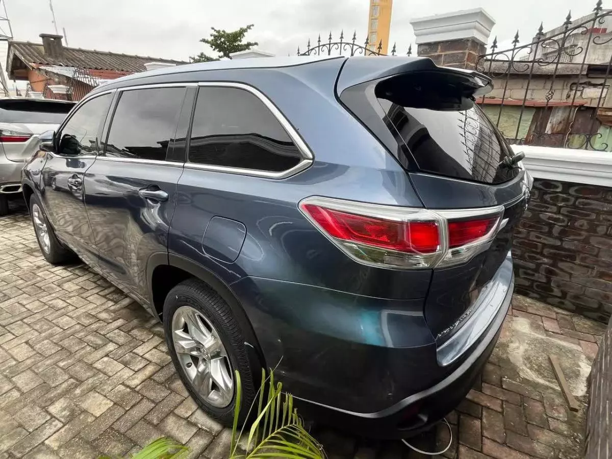 Toyota Highlander   - 2015