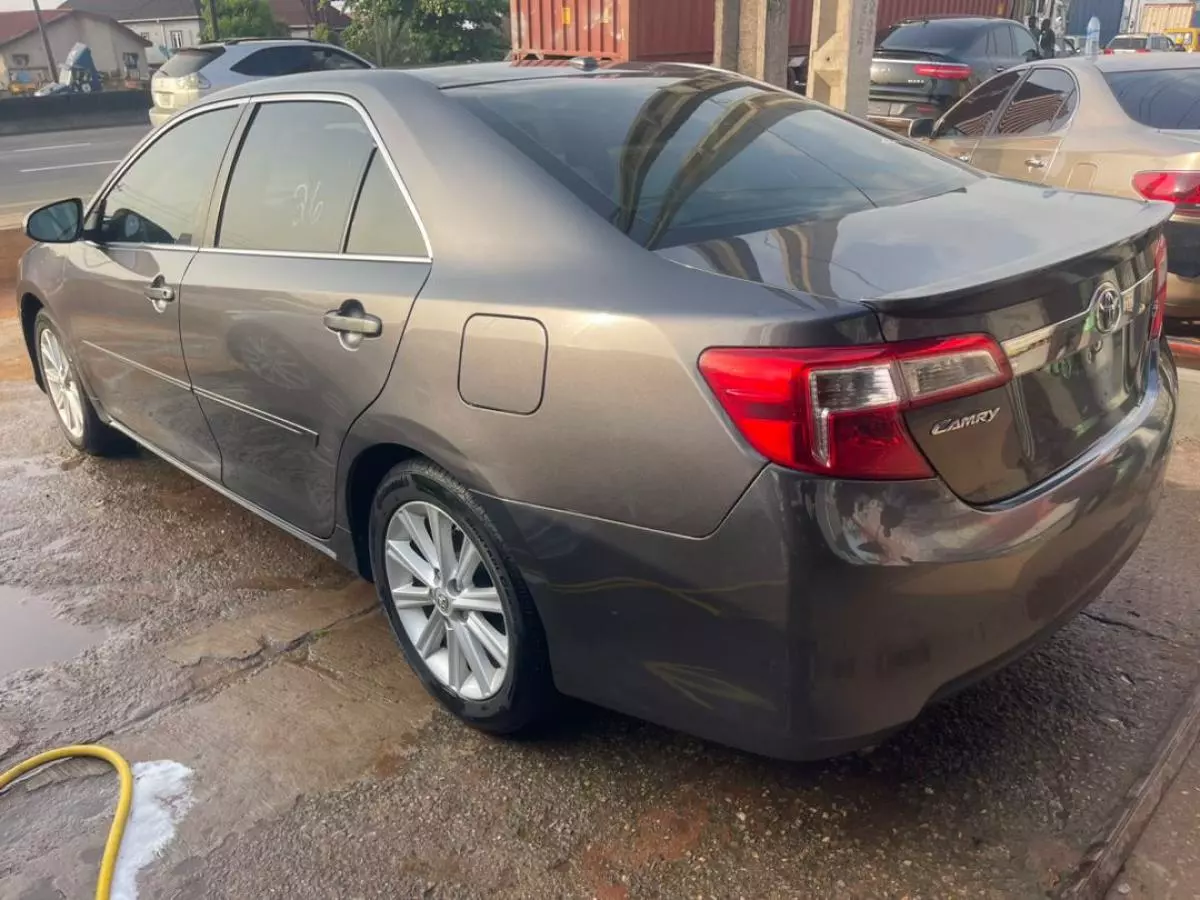 Toyota Camry   - 2013