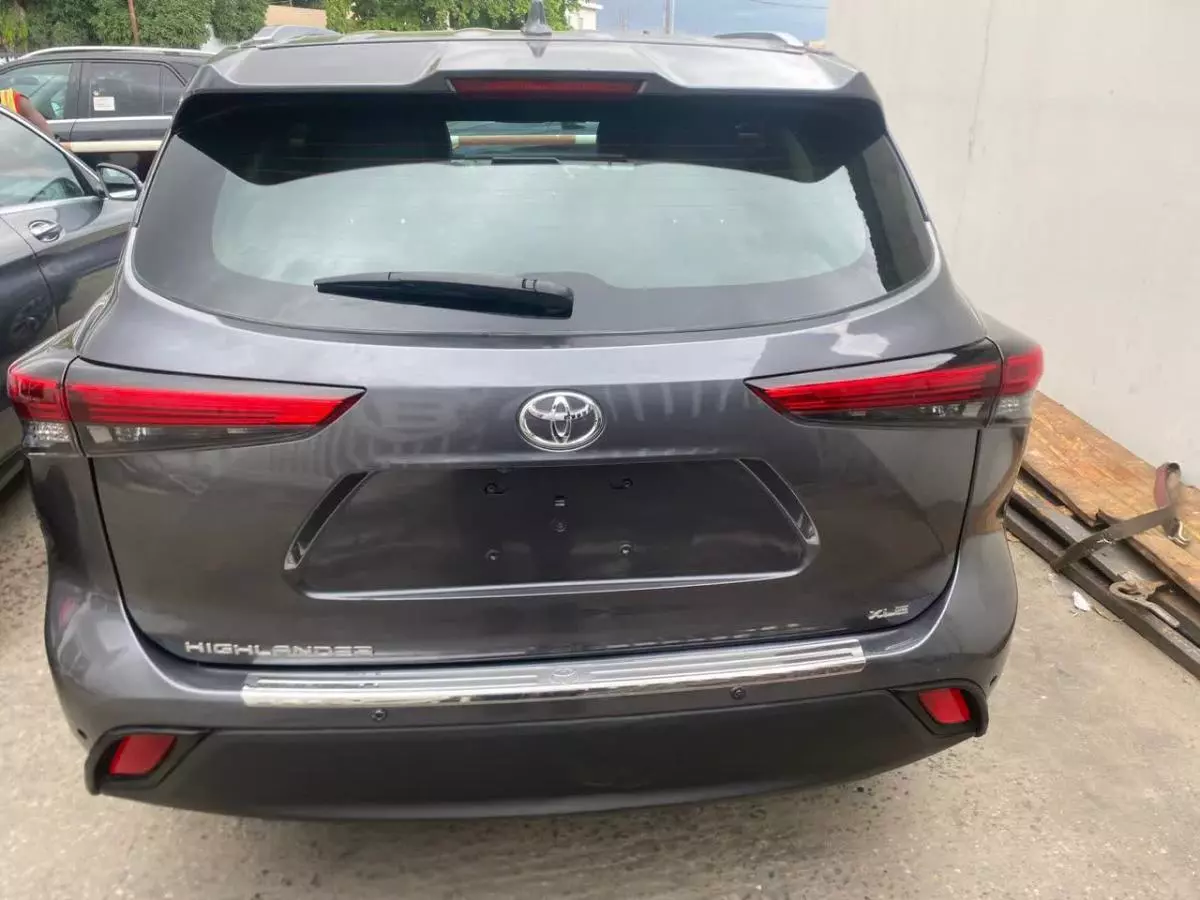 Toyota Highlander   - 2020