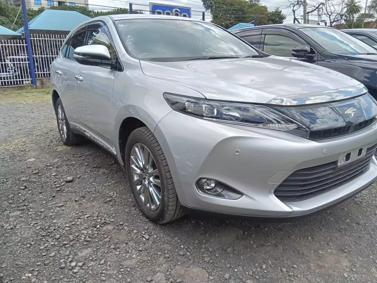 Toyota Harrier   - 2017