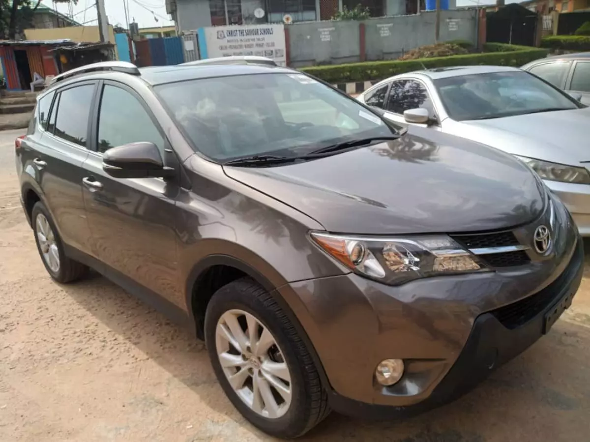 Toyota RAV 4   - 2015