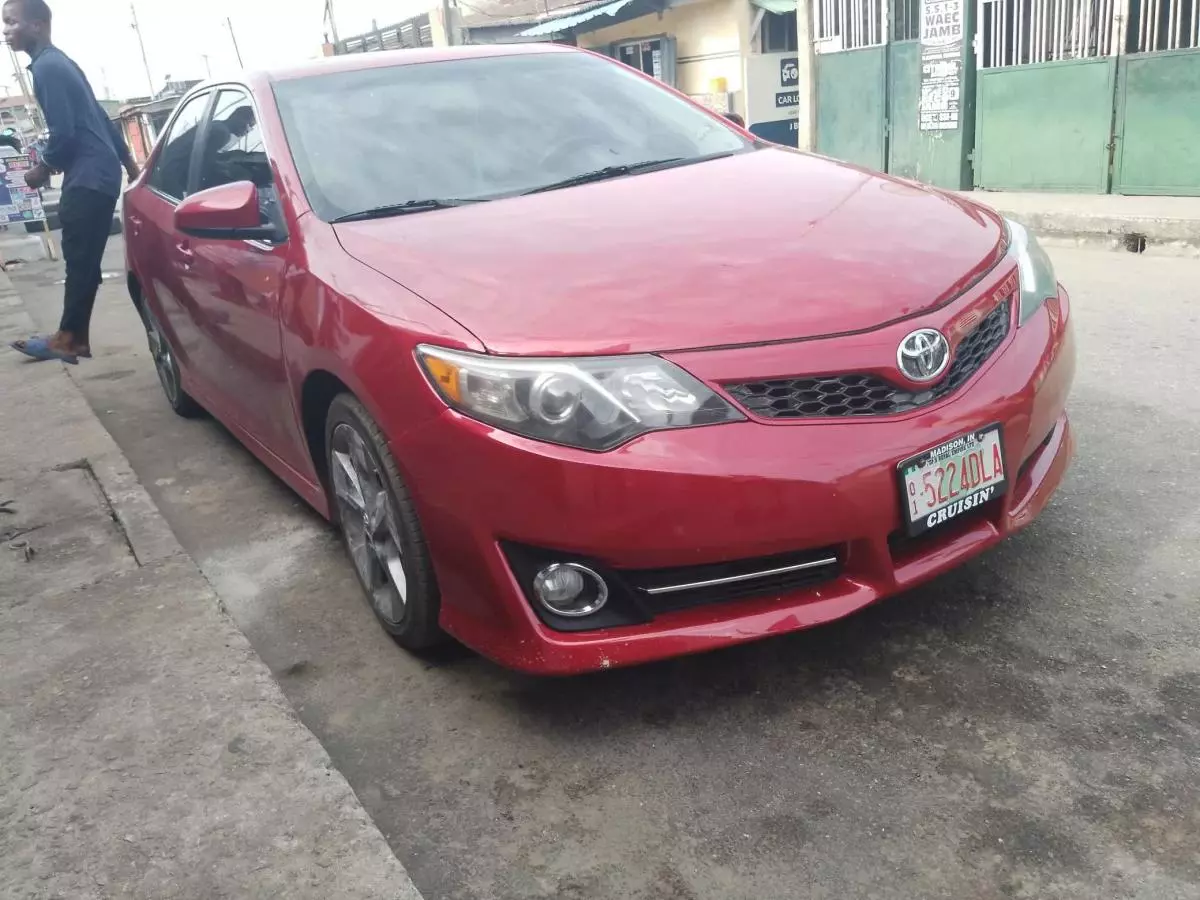 Toyota Camry   - 2012