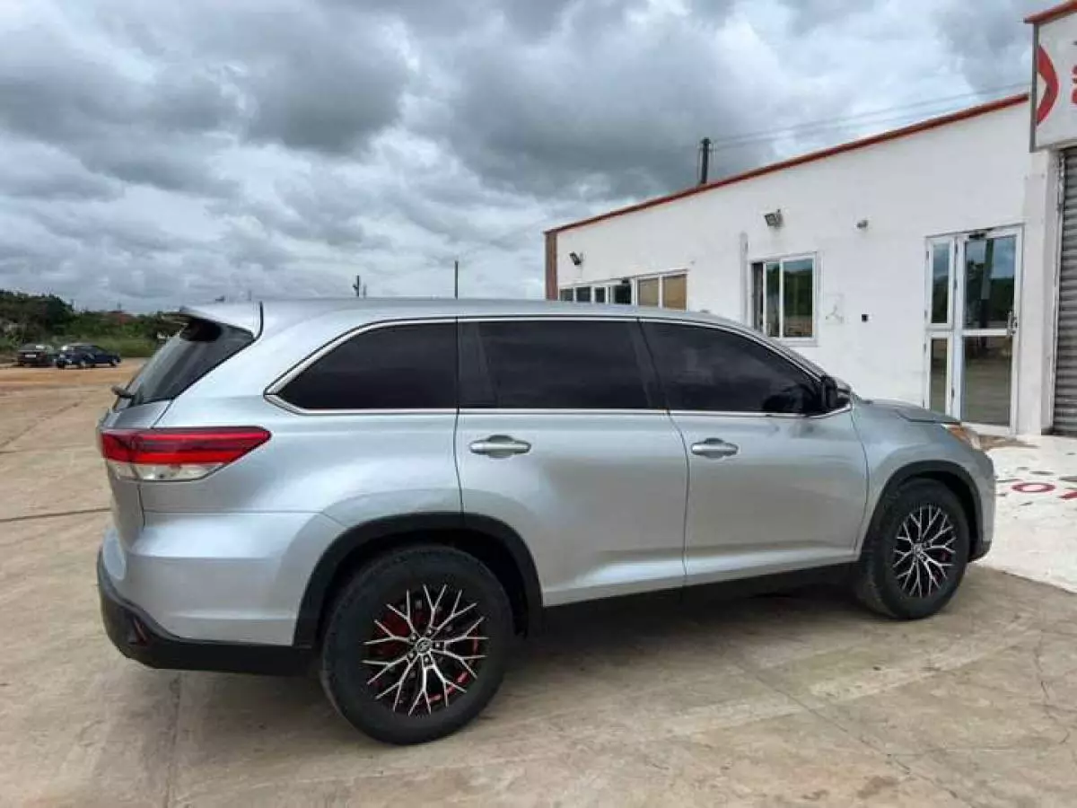 Toyota Highlander   - 2019