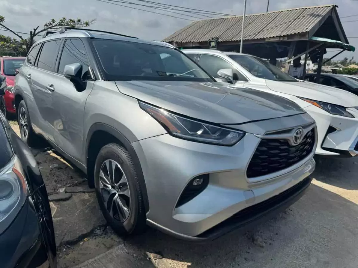 Toyota Highlander   - 2020