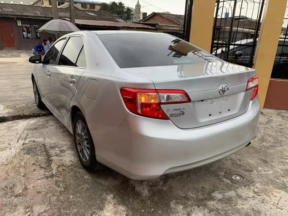 Toyota Camry   - 2012