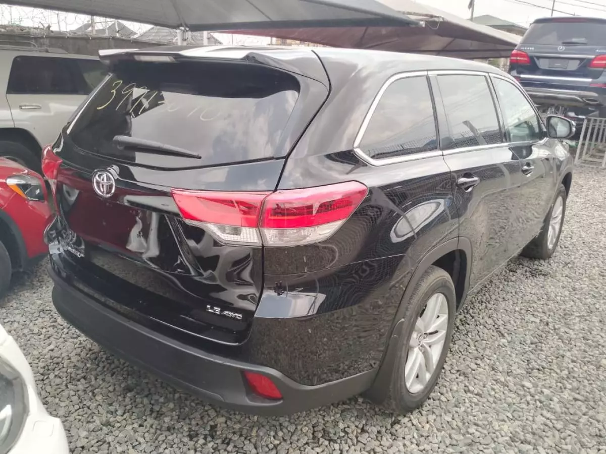 Toyota Highlander   - 2015