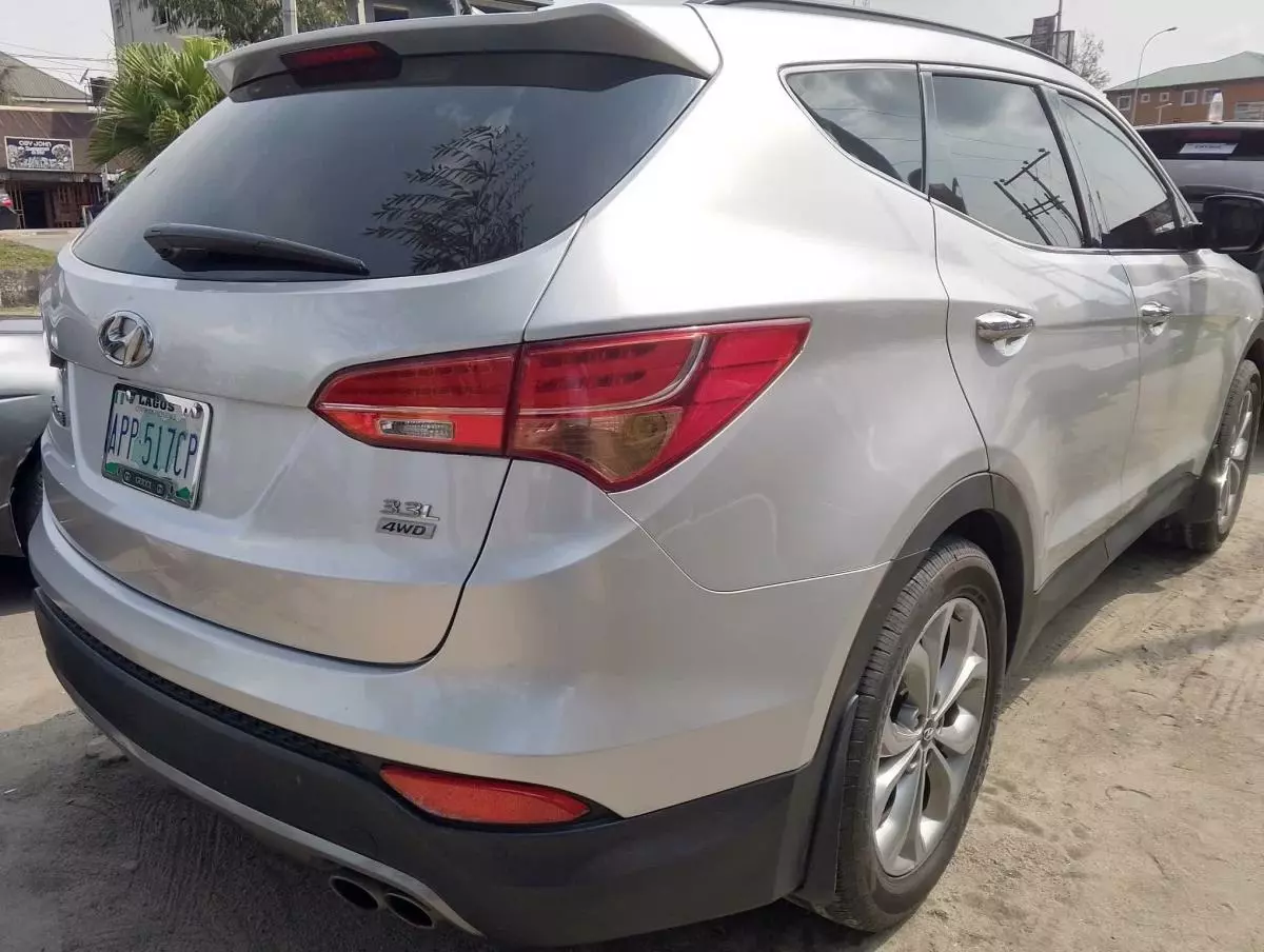 Hyundai Santa Fe   - 2013