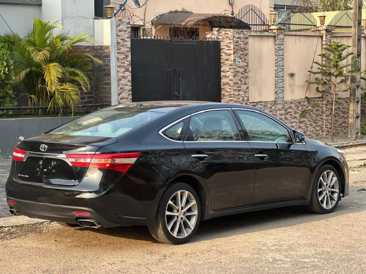 Toyota Avalon   - 2014