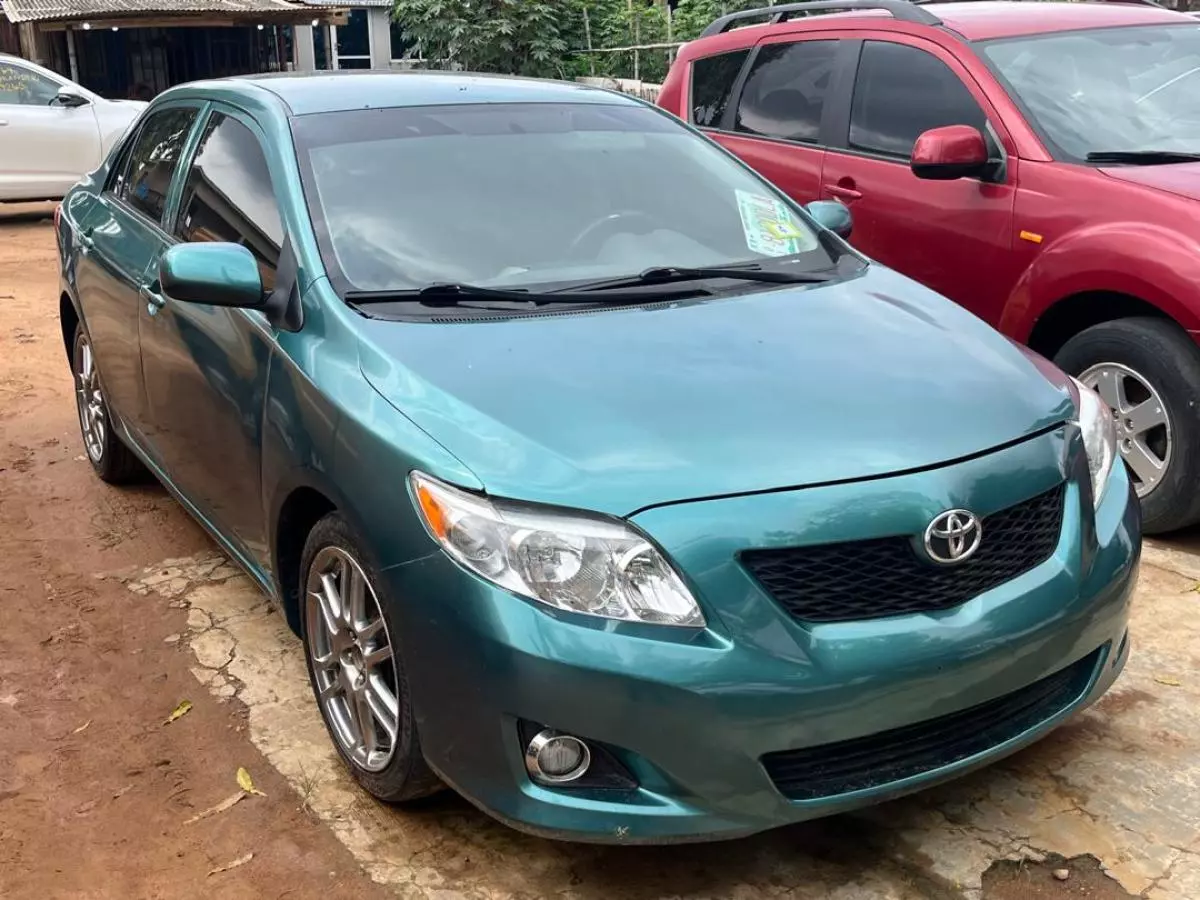 Toyota Corolla   - 2009