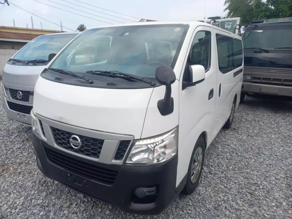 Nissan Caravan    - 2011