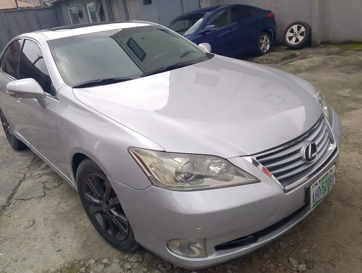 Lexus ES 350   - 2011