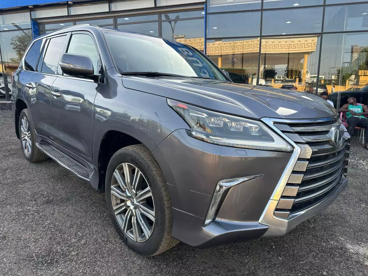 Lexus LX 570   - 2017