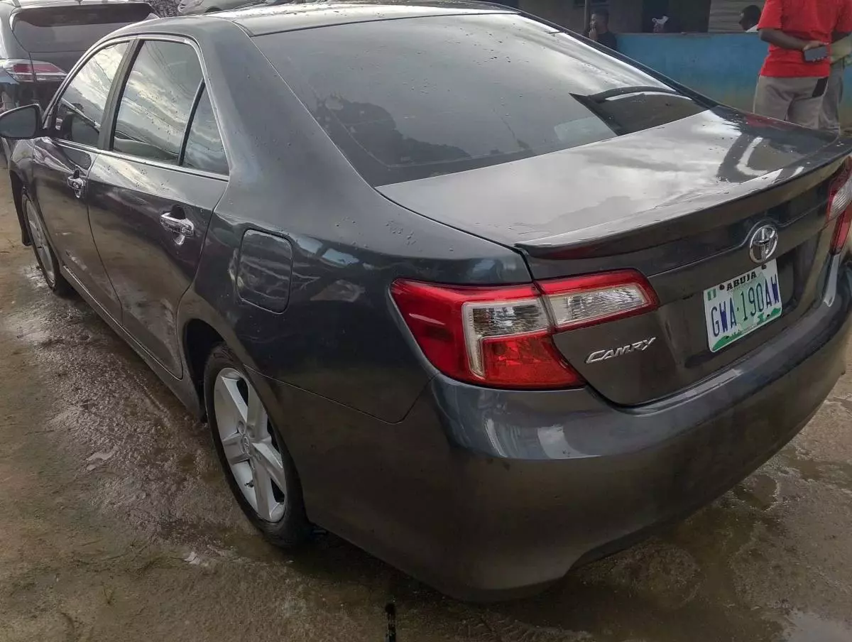 Toyota Camry   - 2012