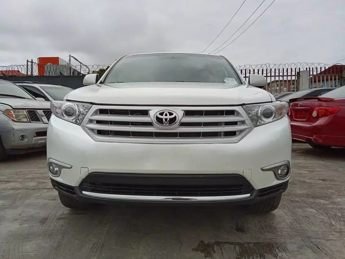 Toyota Highlander   - 2012