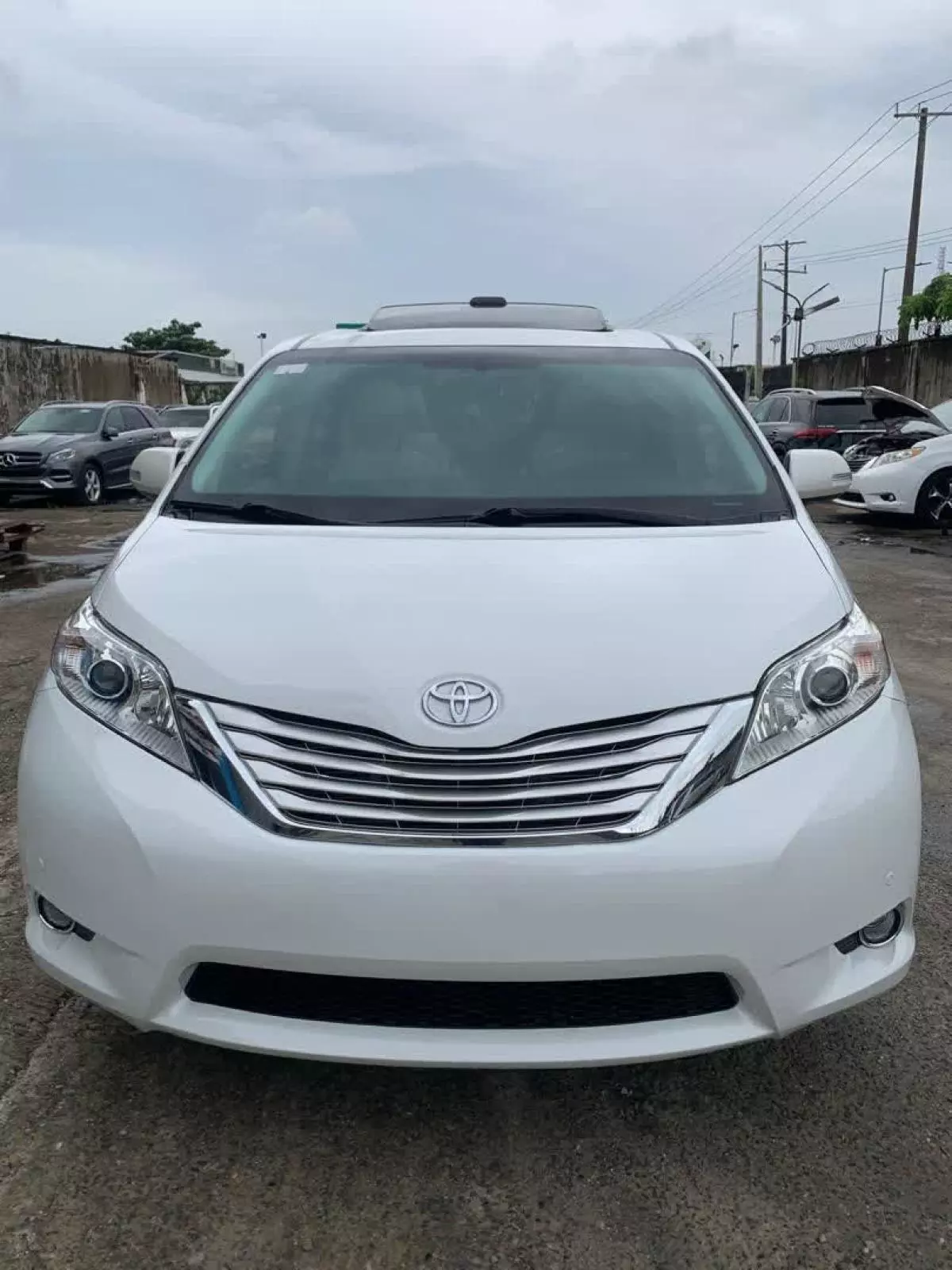 Toyota Sienna   - 2013