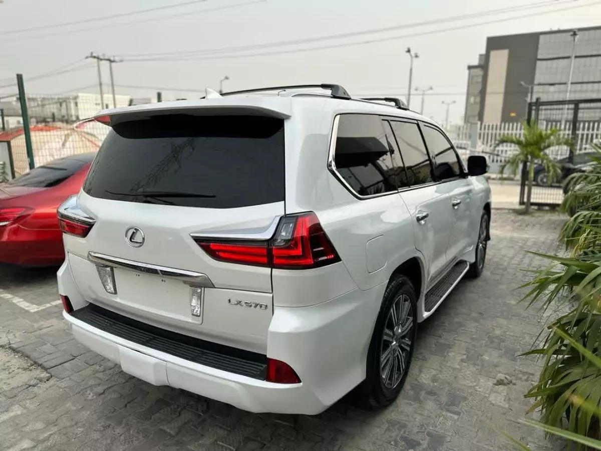 Lexus LX 570   - 2017