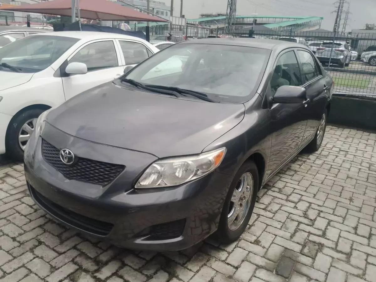 Toyota Corolla   - 2010