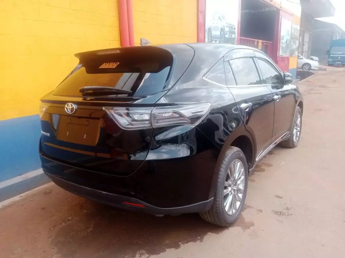 Toyota Harrier   - 2016