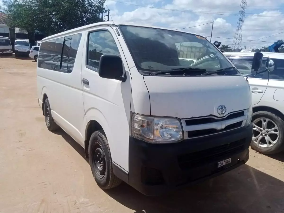 Toyota Hiace   - 2013